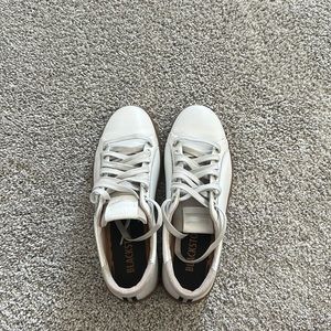 Women’s white blackstone sneaker, rarely worn! Size 7.5